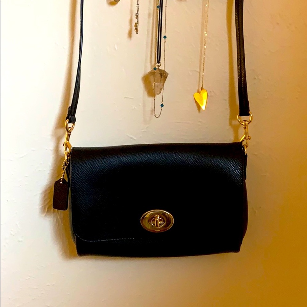 Coach black bag - crossbody or handbag